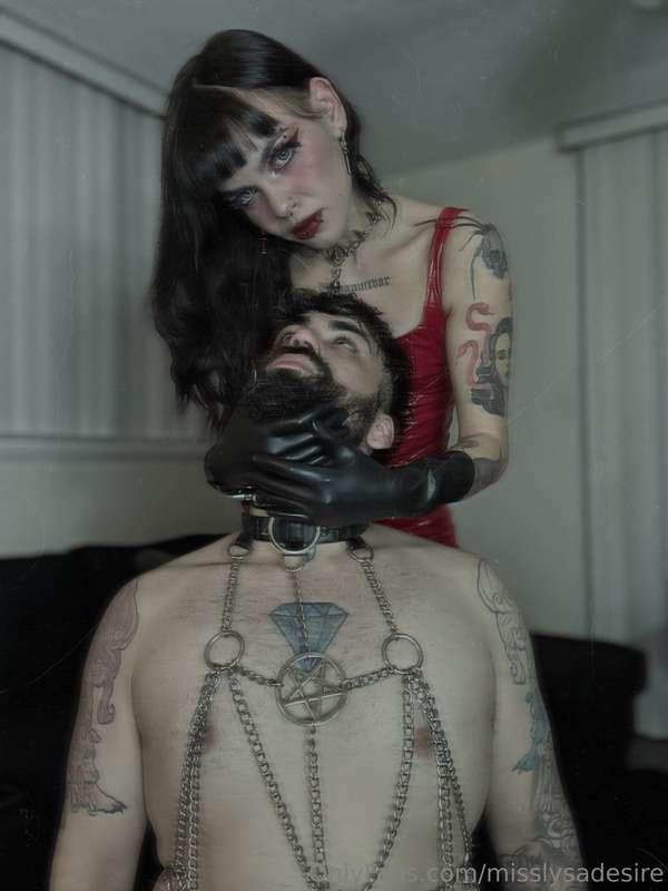 This is the look of D E V O T I O N. ⛓️🖤

My slut lives for ..
