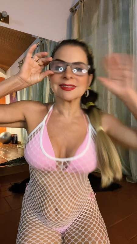 Getting back to work on my Fun 🤩 & Fresh Feminine Fitness and Fashion 🌹❤️‍🔥🌹❤️‍🔥🌹❤️‍🔥🌹❤️‍🔥🌹❤️‍🔥