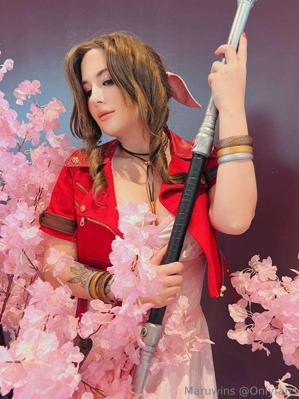 I cosplayed Aerith today! Hope you enjoy these fun hall shot..