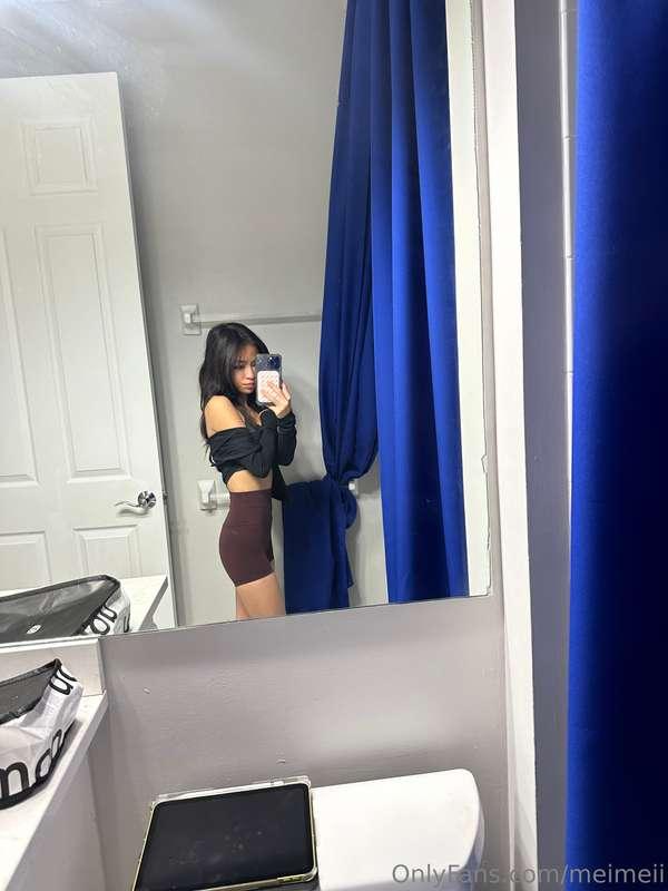 Don’t act like you weren’t already staring 💋