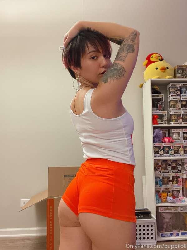 Look at that booty!!!
