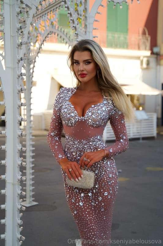 I love playing dress up!😍🌹 Where would you take me out for d..