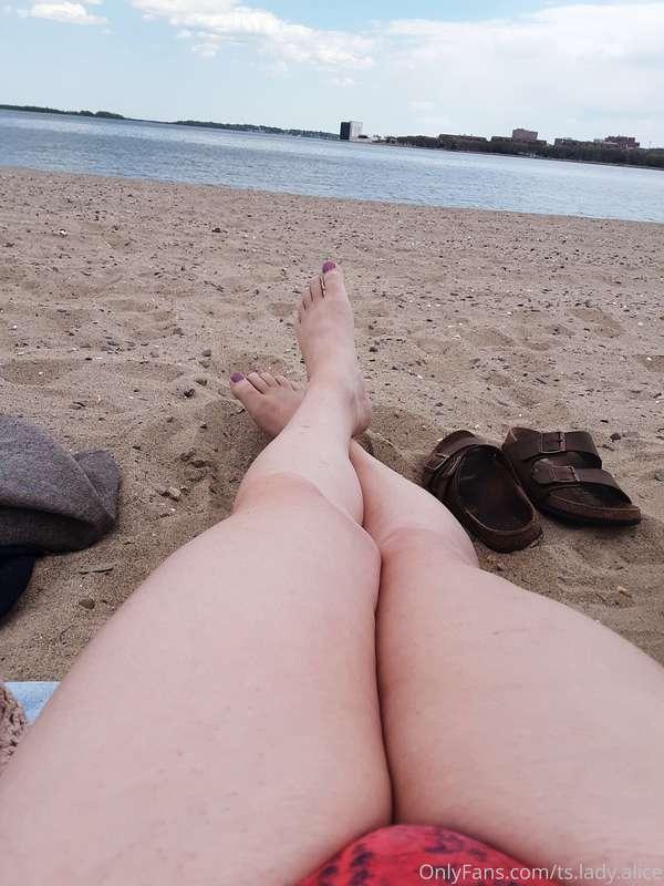 I want to feel your hand run up my thigh ☺️💦🍑🏖