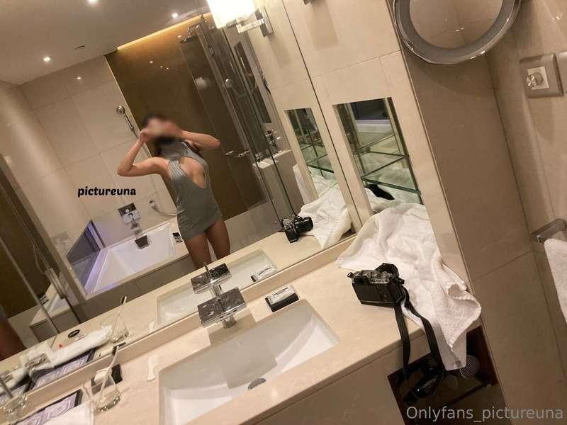 私影前既自拍🫣其實Una都好少自拍🤣  Una seldom selfies🫣