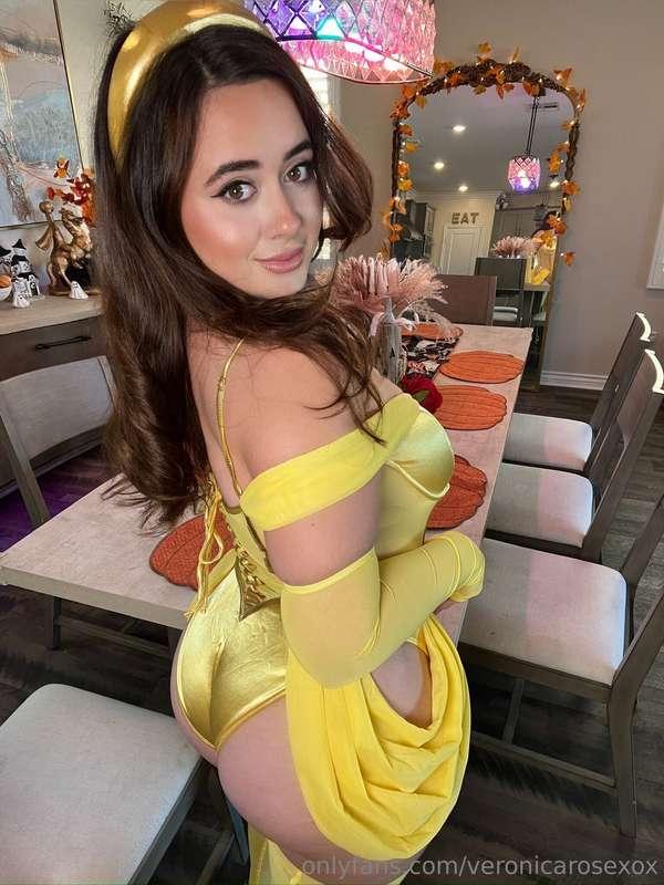 Looking for the beast to my beauty 🌹 💛 