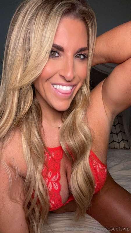 Got a naughty idea... care to hear it?😈🥰