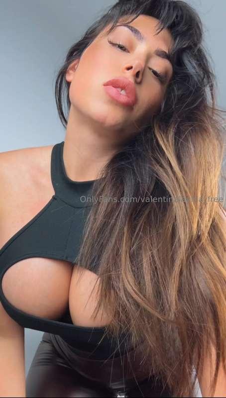 I'm waiting for you here🙊🙊 with big melons and a 💦💦 kitty😻😻💦..
