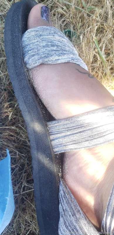 Help me get this sand off my toes