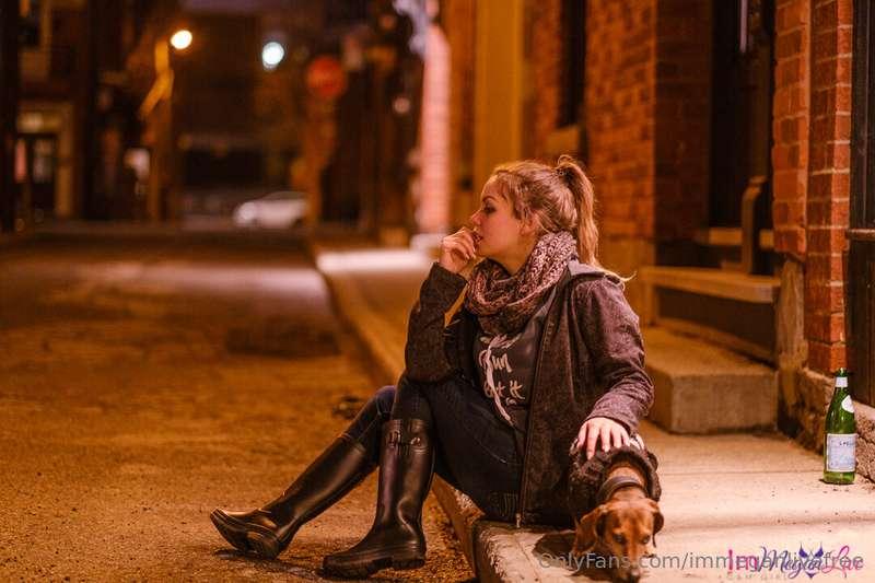 You were supposed to come and fuck me, I'm still waiting !