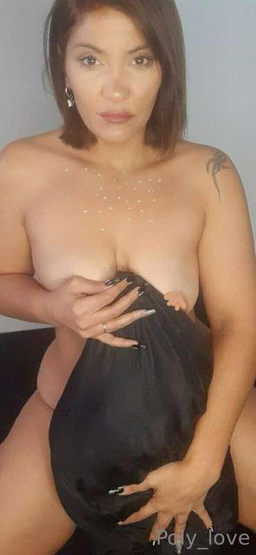 💕@evybigass 💕 
👑I'm Evy i have a very small waist and massiv..