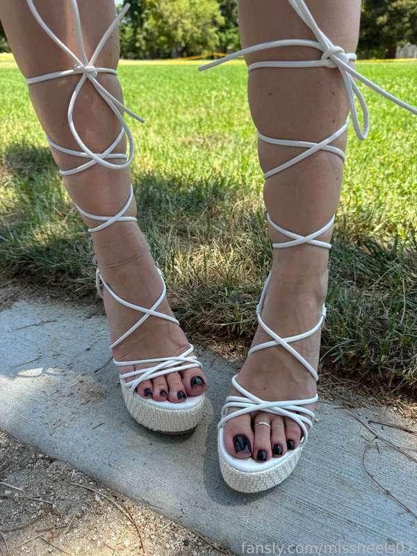 White and black 🥰
#Feet #foot #worshipping #heels #footfetish #footjob #shoejob #stockings #nylon #soles #toes #sandals #footlicking #wedges #pedi #manicure #longnails #nails #legs #highheels #mules #pedicure #shoes #feetfetish #legs #cumshot #cum #cumonfeet 