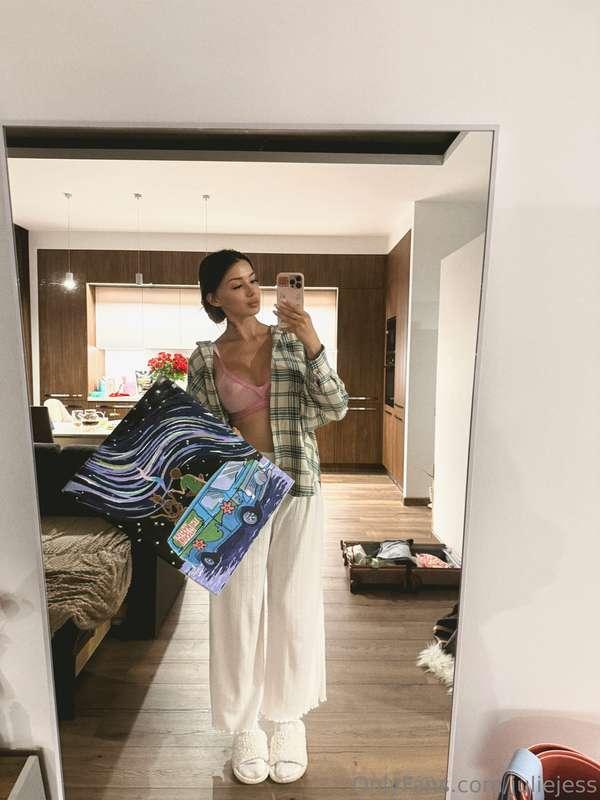 just finished a new piece and couldn’t wait to share it 💕 1–..