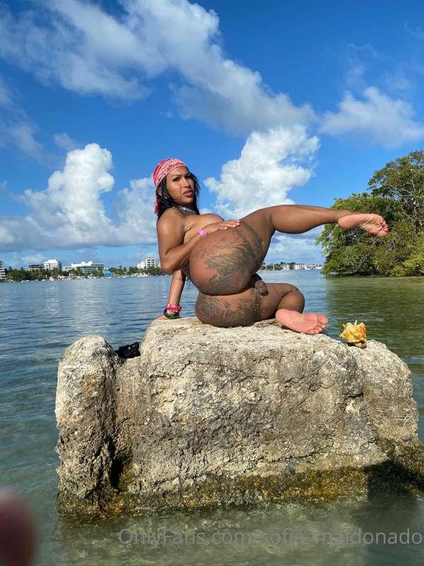 Lick me 
In the beach