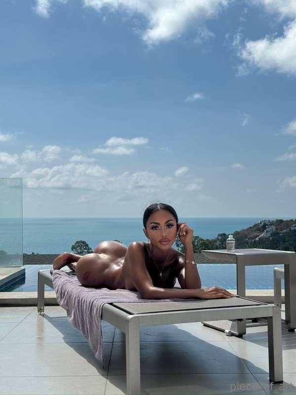 screw any tan lines... 🙊