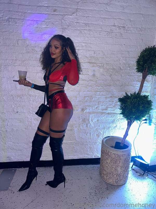 Be careful… staring too long might make you addicted. 👅