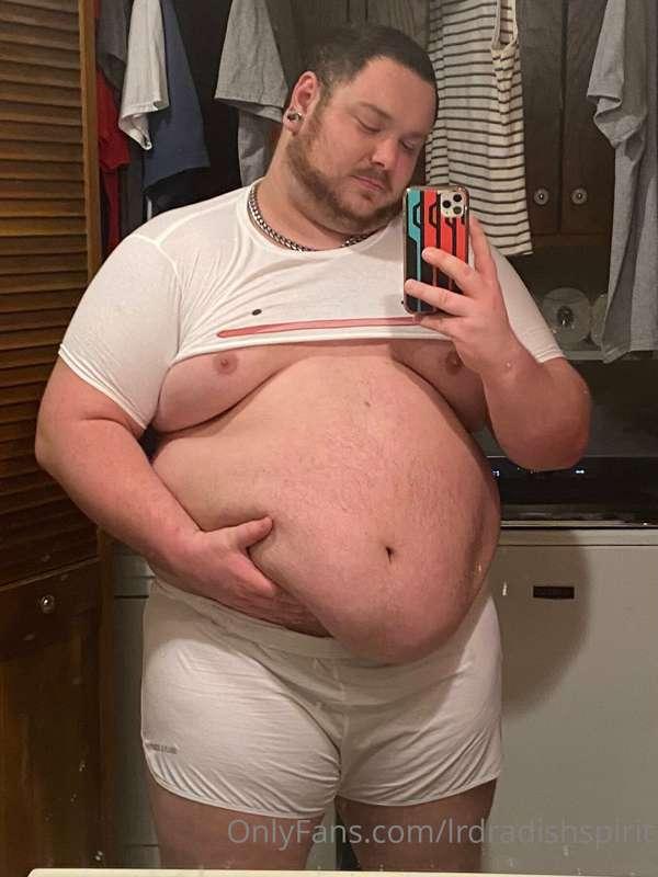 Serving fattest slut at the wet t shirt contest. 

I’m hopin..