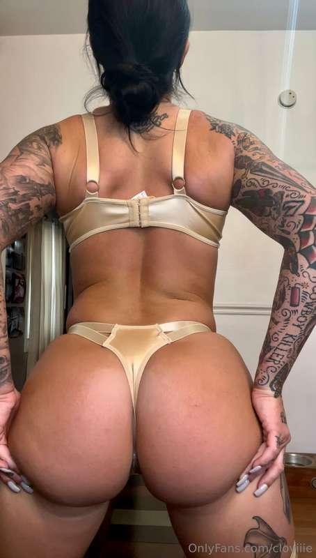 Gold looks good on me 🤭