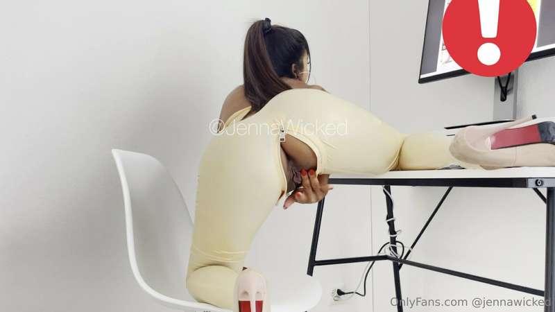 # **Wanna watch porn with me or you prefer watching my porn*..