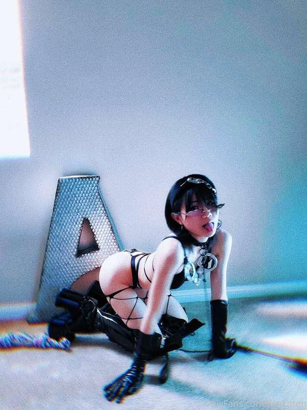 Play time?🖤