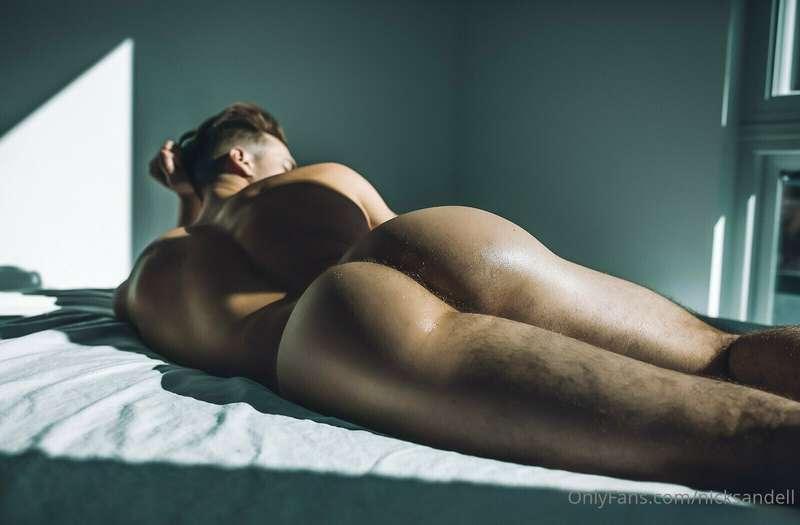 A photo of me “giving good ass”  See y’all on Sunday 11am es..