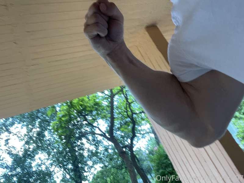 Cant hide these guns