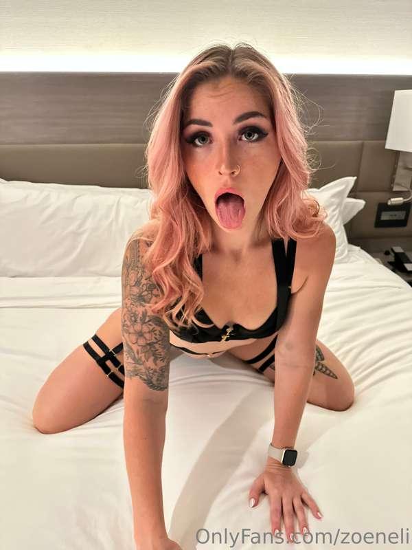 zoeneli image #0