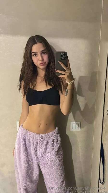 💥@m.e_alexa💥She dumped her boyfriend and started OF just to ..