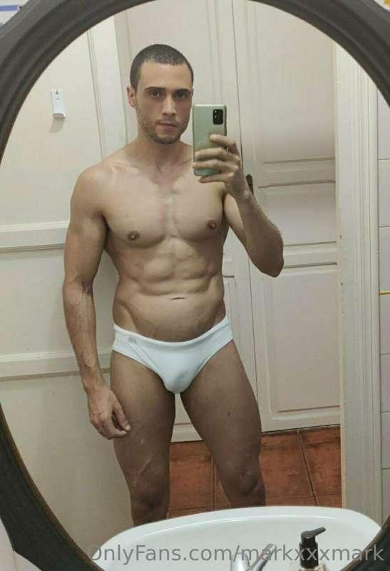 Spanish guy form Madrid, muscle-fit, versa with a xl cock an..