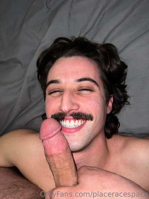 how cute does @milesjlevitt look sucking my dick?