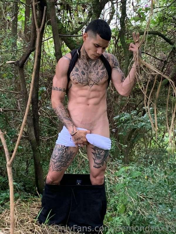 You like me to touch my dick 🥵🥵🍆👍🏻 in the park

Where everyo..