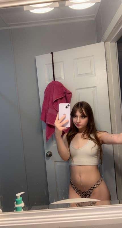 if this gets 1 like and ill go play with my pussy