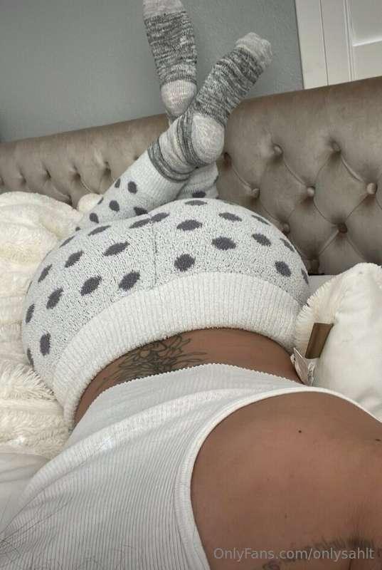 good morning.. say it back and i’ll take it off 💋