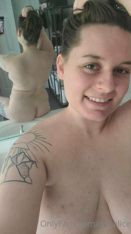 Getting in the shower. Wanna join? 💦😘