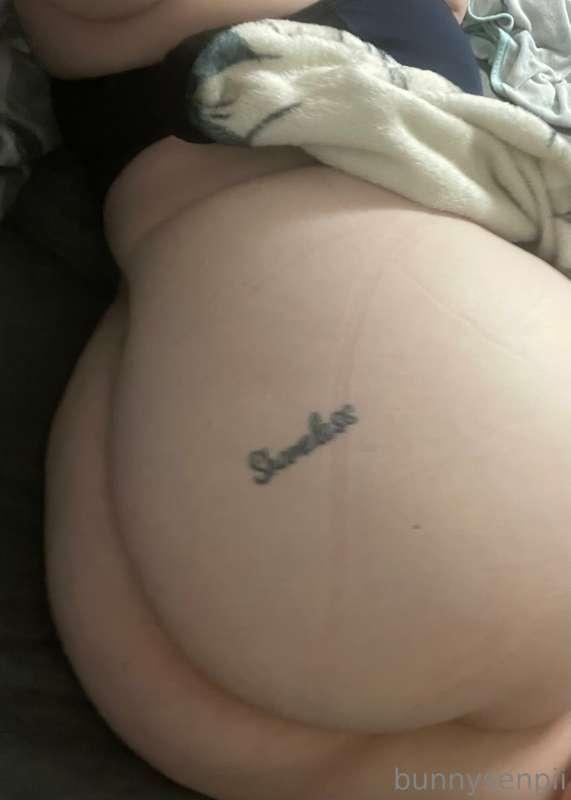 pov: you roll over and see this wyd?