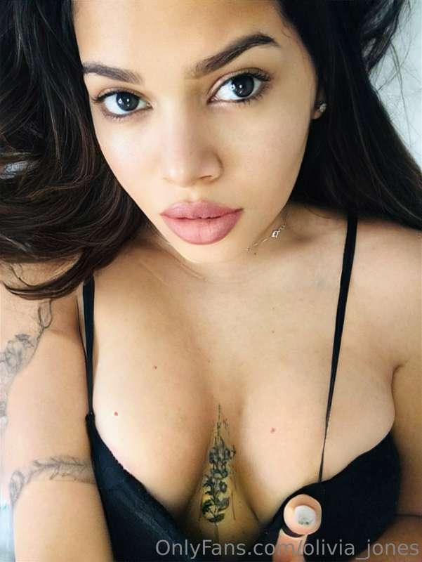 Baby, do u like this naughty😈 kitty? I'm hungry🍆 will u give..