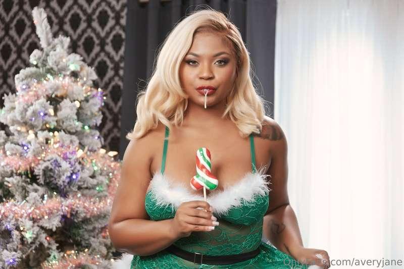 Makin’ it sloppy 🤤 this holiday season 😈