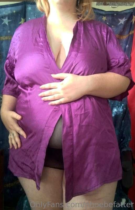 Wanna see whats under the robe?
5 photos and a video showing..