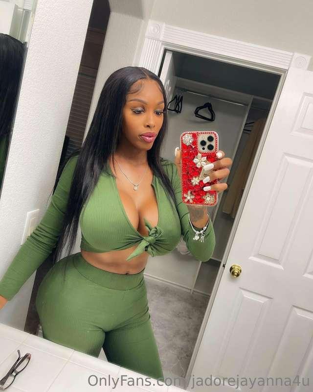 Do you need me to make your day better?🥰