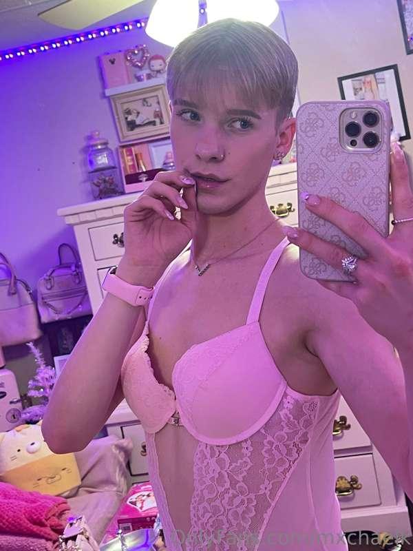 feeling pretty 💕 did you see every pic? 🙈😉