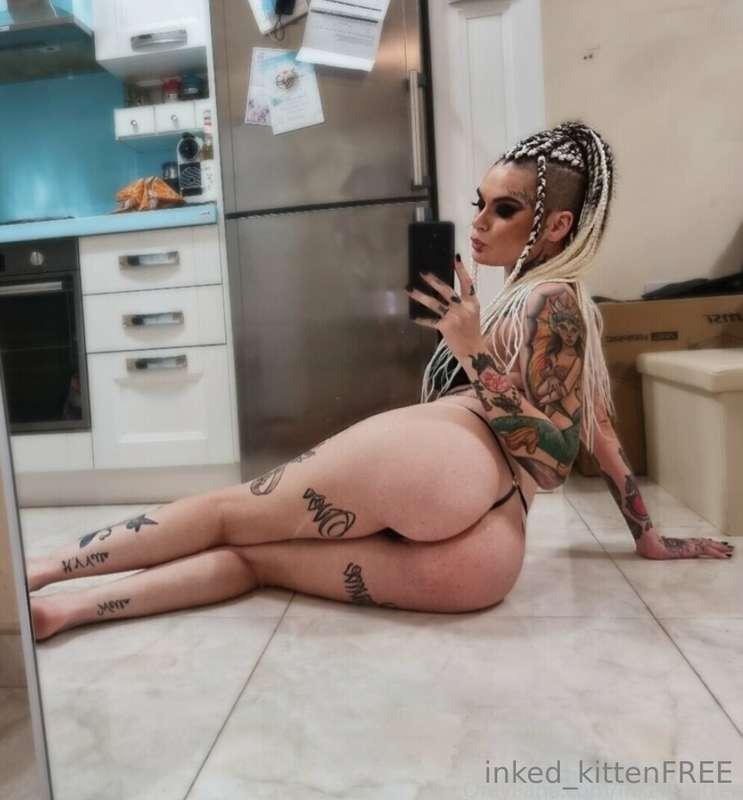 hi baby, can I sit on your face?
VIP PAGE 👉 @inked_kitten 👉 ..