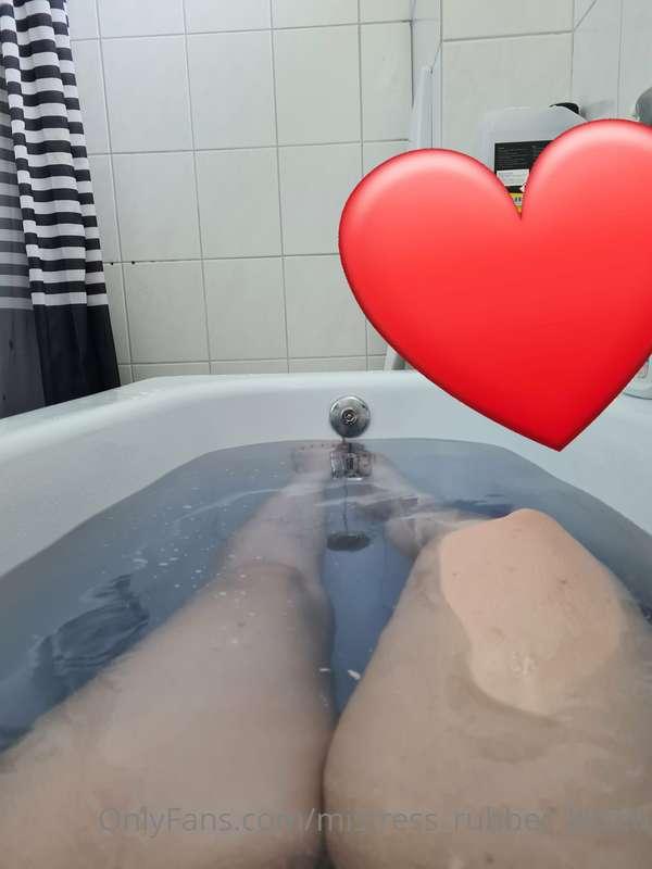 enjoy a warm bath🛁🤤🥰💜💜