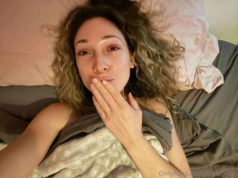✨Goodnight kisses! Tomorrow is a new day and there are lots ..