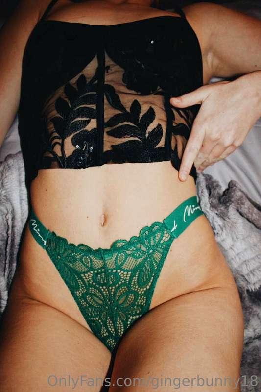 i could spend all day in bed....all i need is some cumpany 😉
