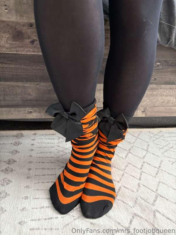 mrs_footjobqueen image #2