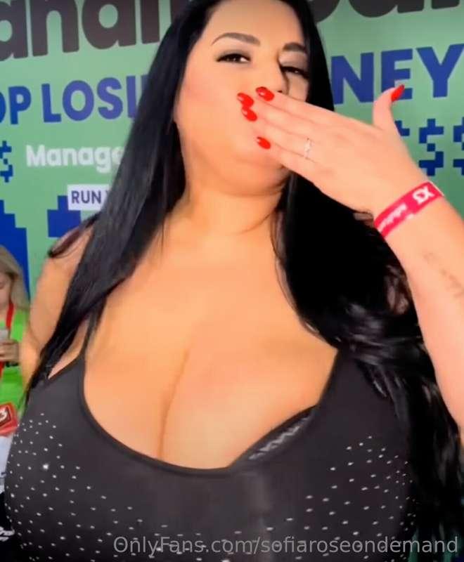 Join me in my VIP now onlyfans.com/sofiarose
Got something w..
