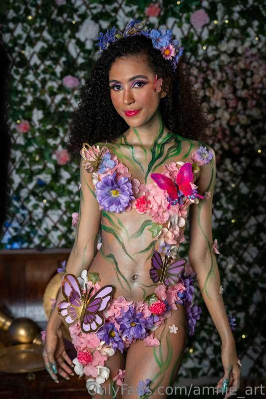 Can you imagine finding me in a flower garden?