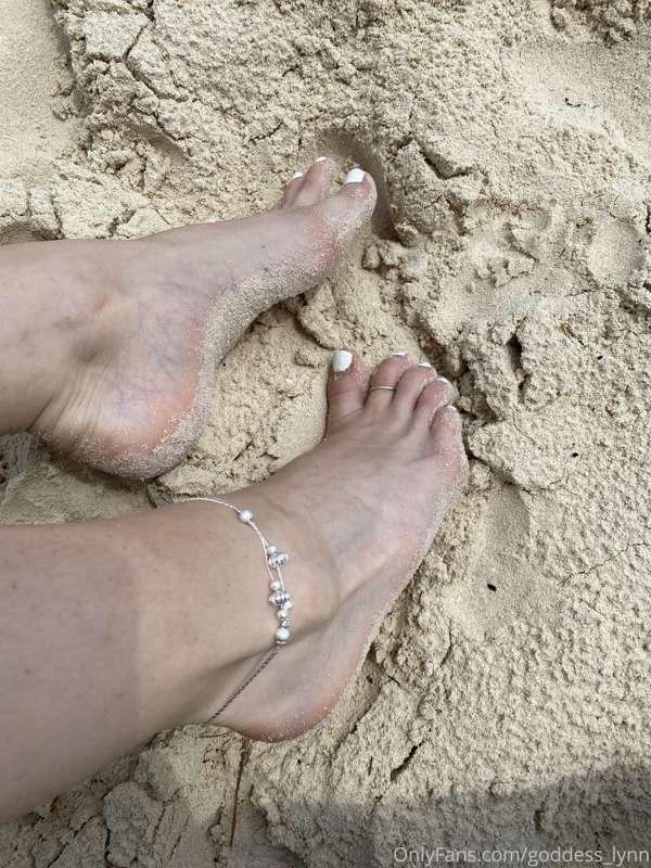 Just got this cute ass anklet on the beach. Only 20$ cover i..