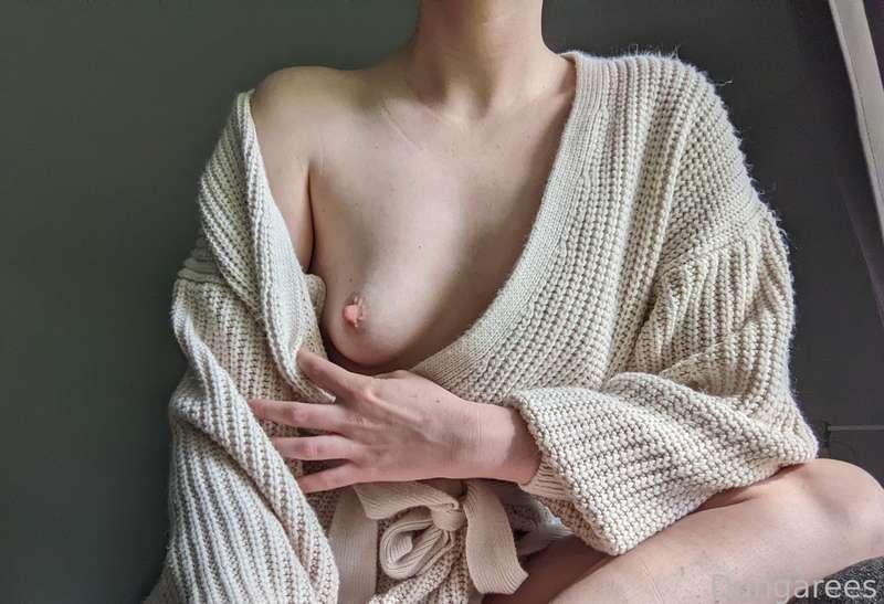 perky and soft

#pinknipples #cute #sweater