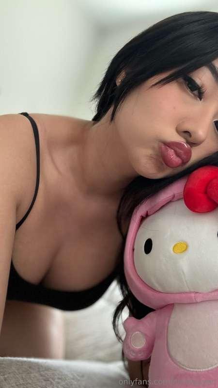 two cuties staring 👀