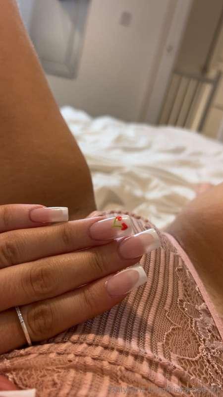 Are my new nails cute?💗🤍